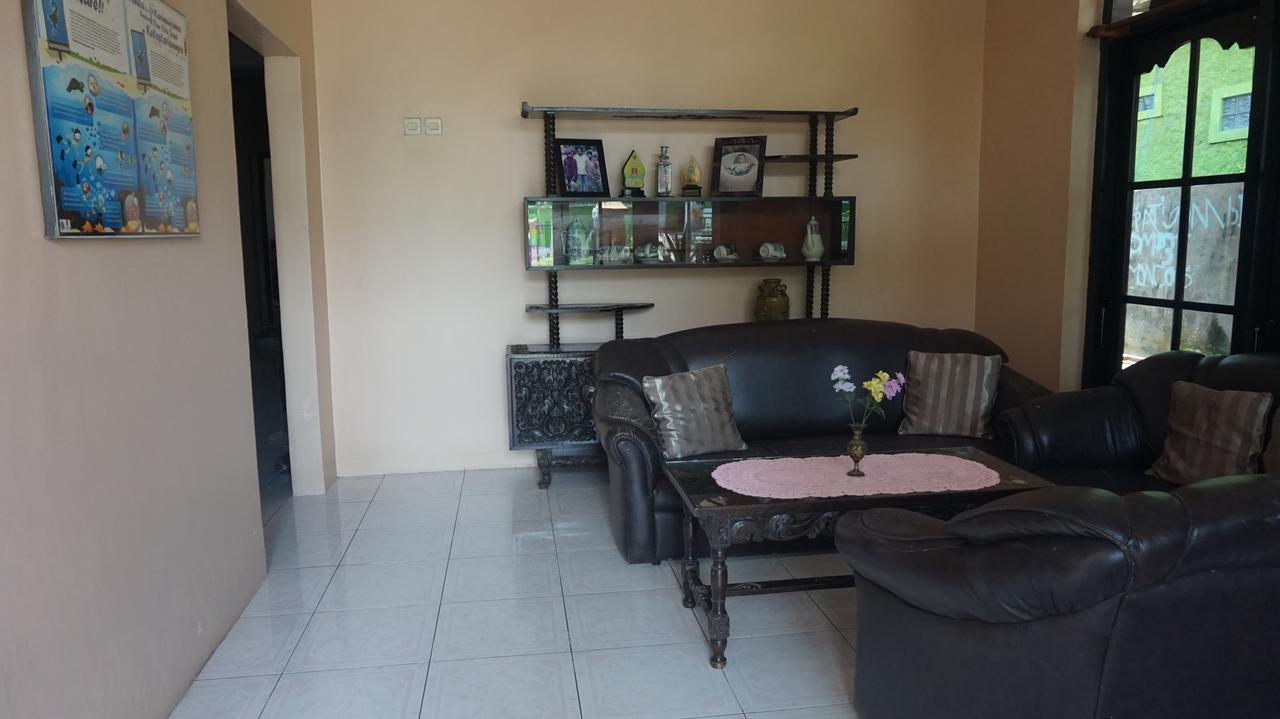 Arriani Homestay Karimunjawa Exterior photo